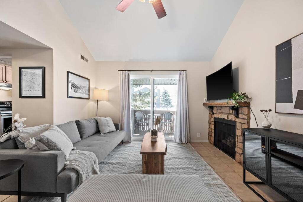 Cozy Top Floor Condo With Mountain Views Park Stadt Exterior foto