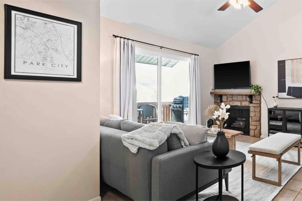 Cozy Top Floor Condo With Mountain Views Park Stadt Exterior foto
