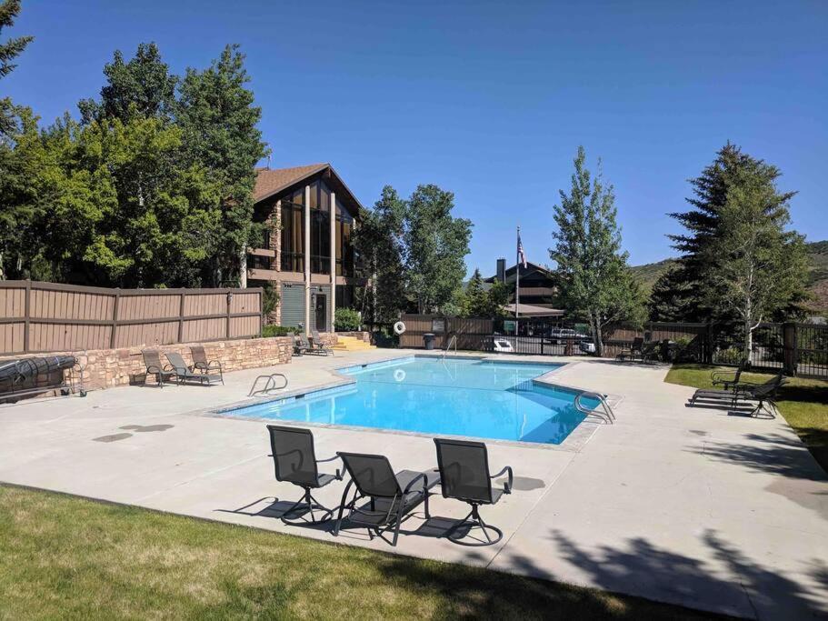 Cozy Top Floor Condo With Mountain Views Park Stadt Exterior foto